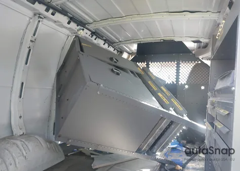 2011 Chevrolet Express 2500 Work Van z USA, uszkodzony, nr VIN 1GCWGFCA3B1128288